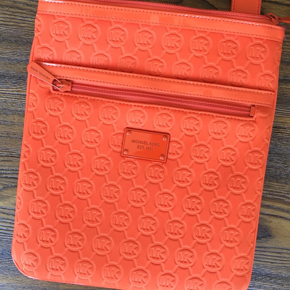 Michael Kors Neoprene Orange Crossbody Bag! - Picture 3 of 8